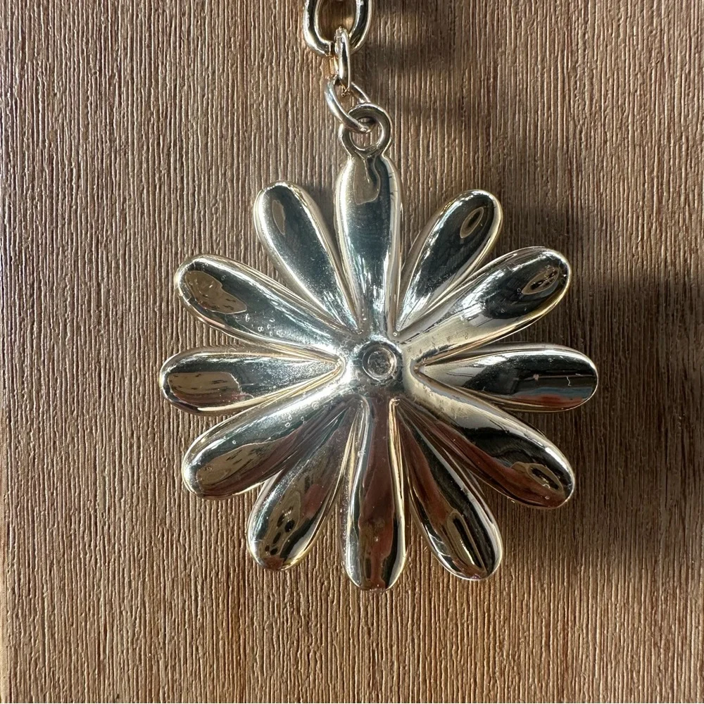Kate Spade Daisy FOB Charm - Picture 5 of 9